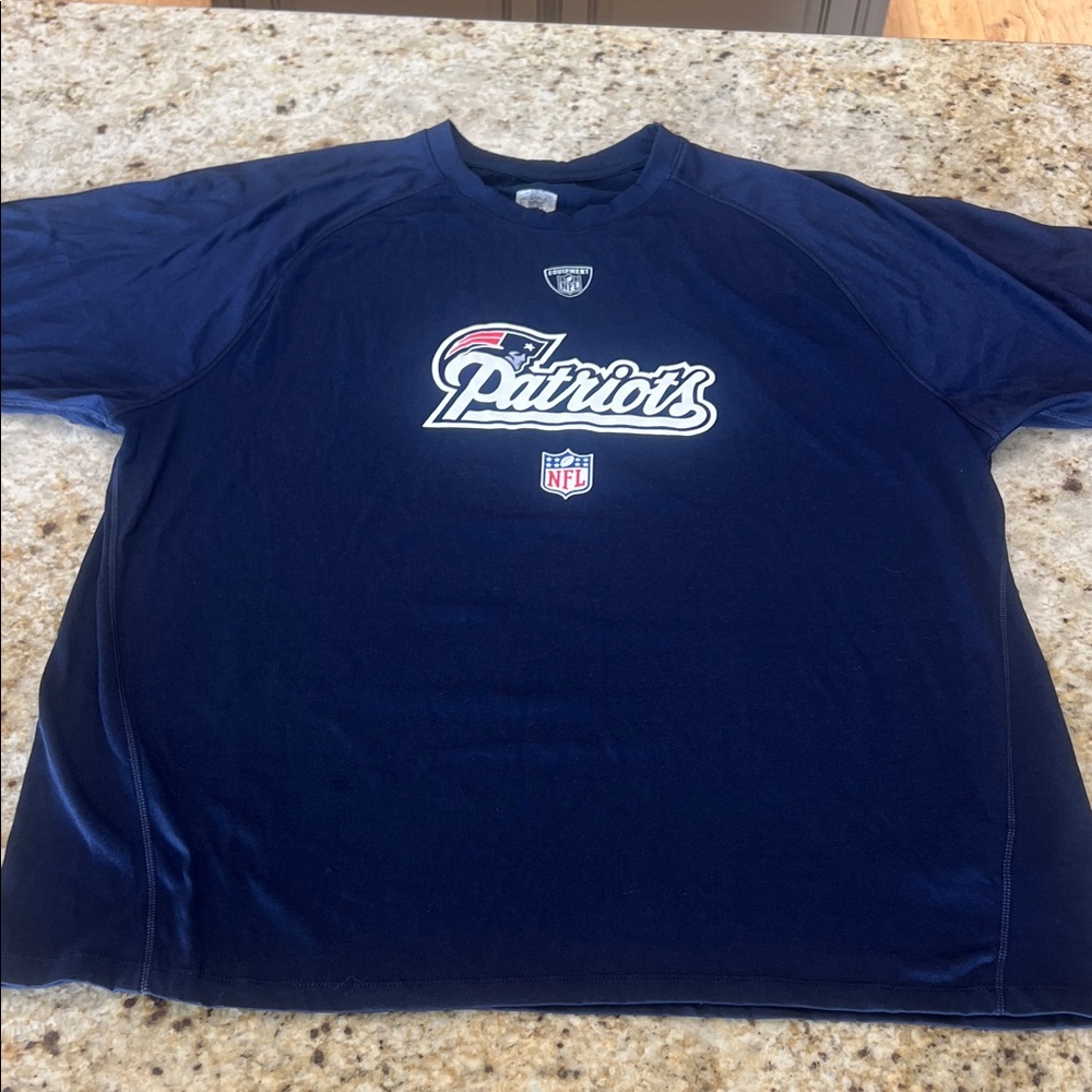 NEW ENGLAND PATRIOTS SS MENS SHIRT SIZE XXL RELAXED FOOTBALL BLUE NFL